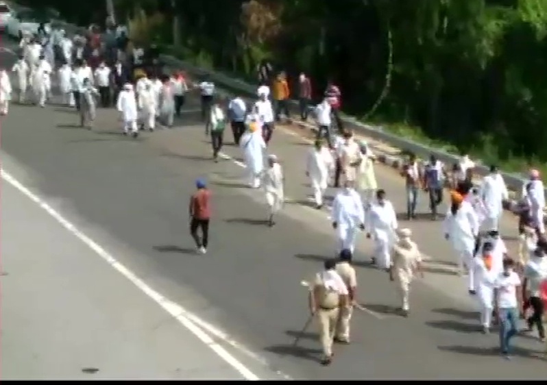 Haryana Farmers block National Highway