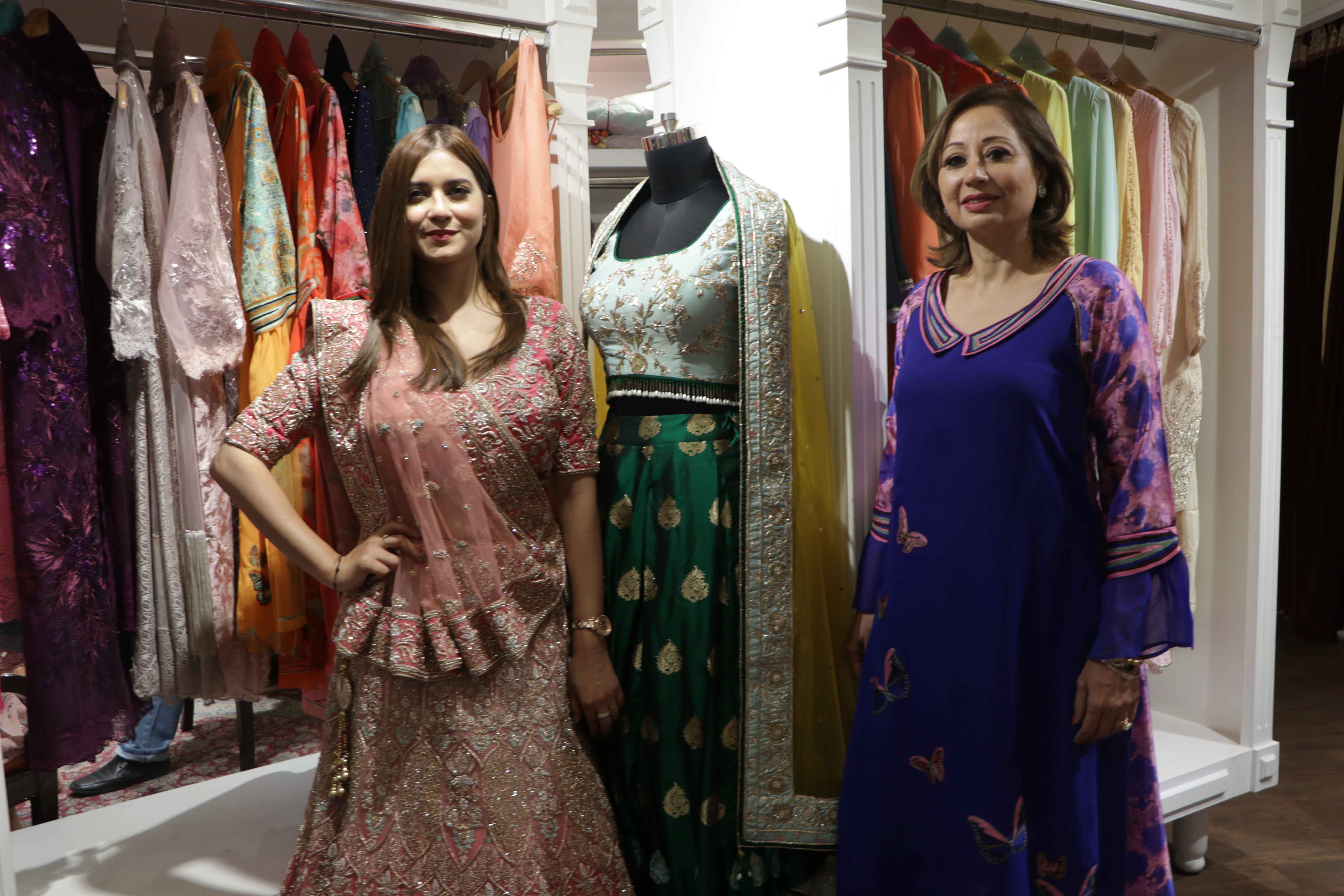 Punjabi Actress Aakanksha Sareen adorns Rupam Grewal's festive collection 